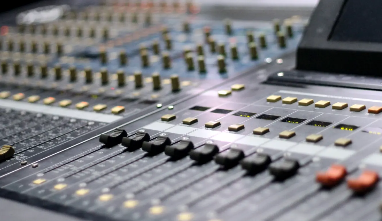 Hva betyr «push-in» og «tracking» når kameraet beveger seg live?